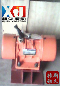 倉壁振打器